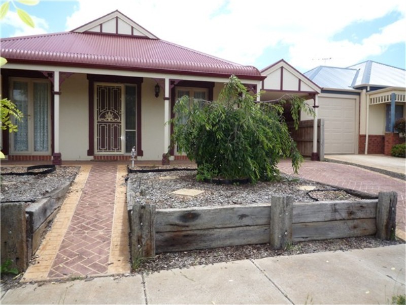 8 Harrington Drive, Melton West VIC 3337