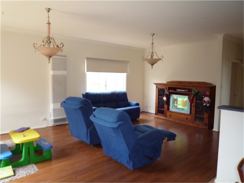 8 Harrington Drive, Melton West VIC 3337