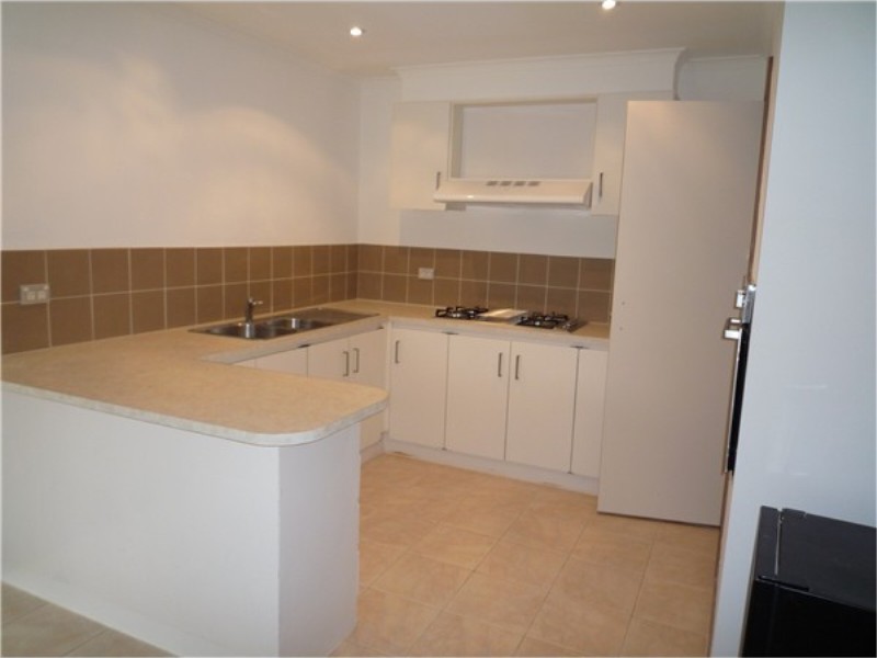 8 Manson Drive, Melton South VIC 3338