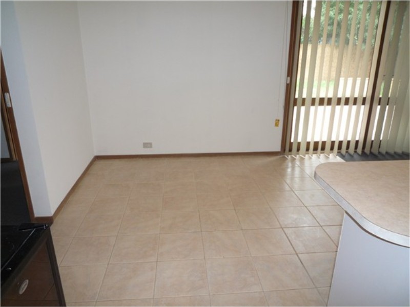 8 Manson Drive, Melton South VIC 3338