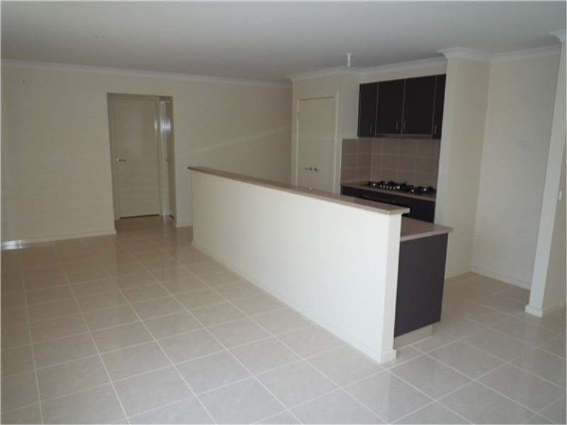 9 Koonawarra Tce, Melton West VIC 3337