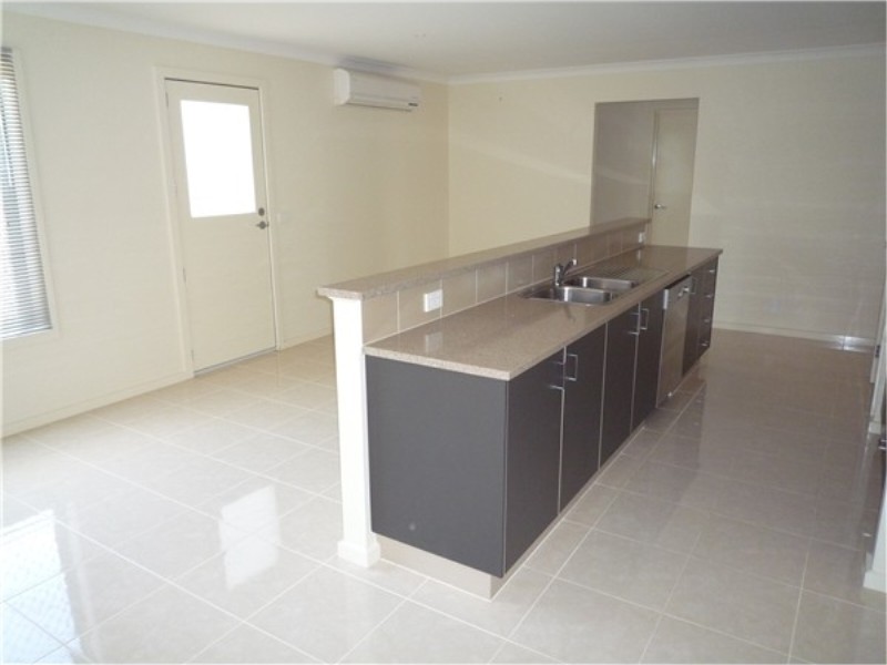 9 Koonawarra Tce, Melton West VIC 3337