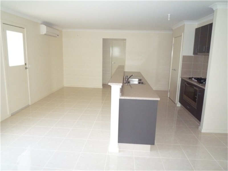 9 Koonawarra Tce, Melton West VIC 3337