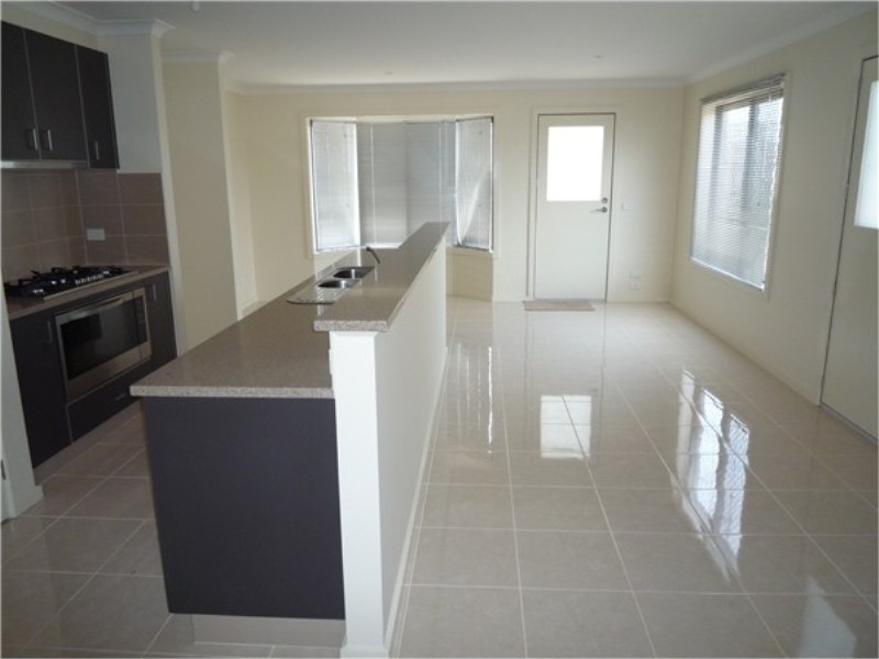 9 Koonawarra Tce, Melton West VIC 3337