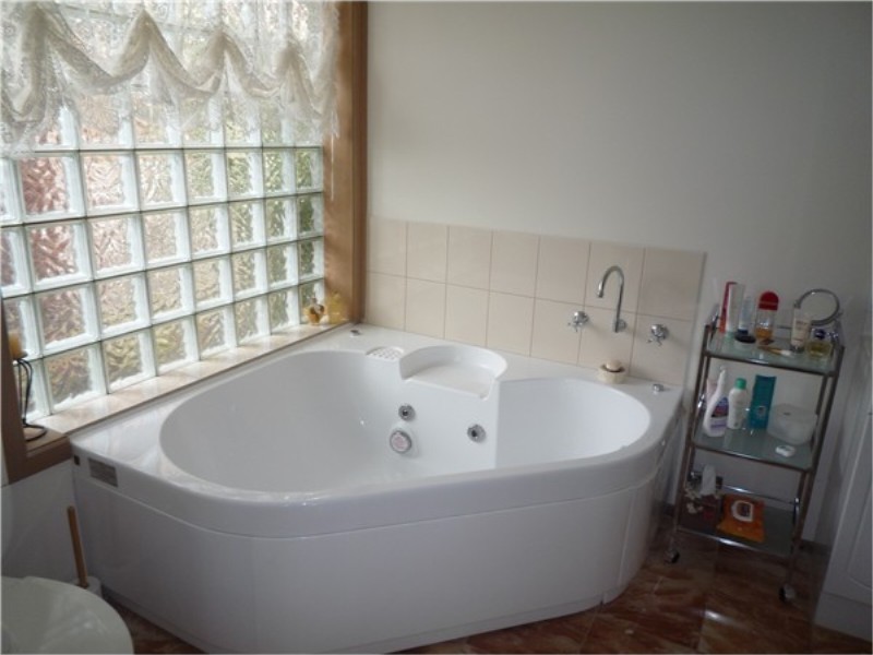 582 High St, Melton West VIC 3337