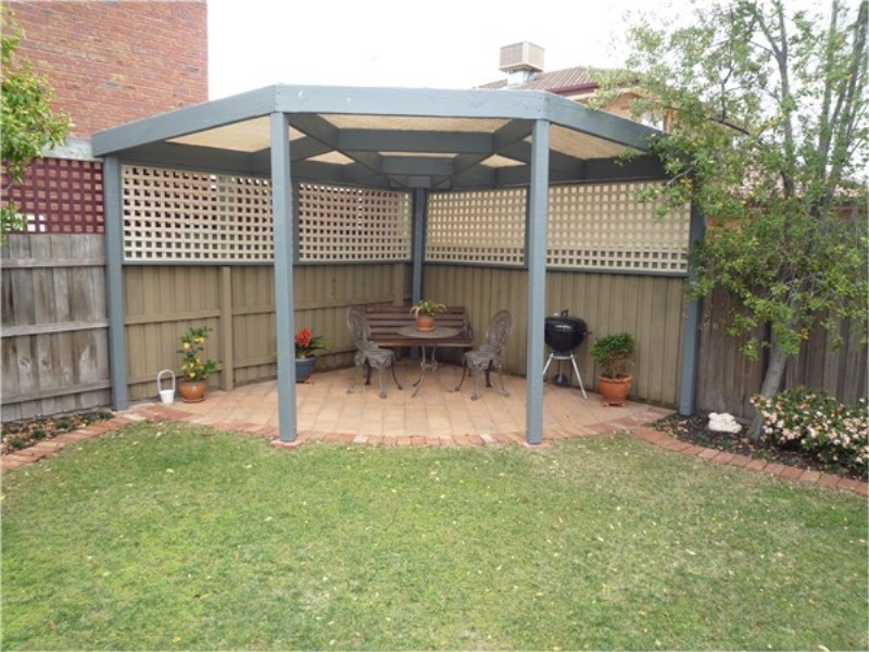582 High St, Melton West VIC 3337