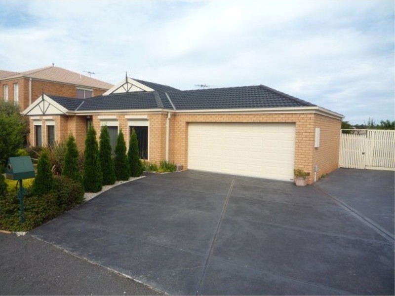 25 Ranfurlie Cct, Melton West VIC 3337