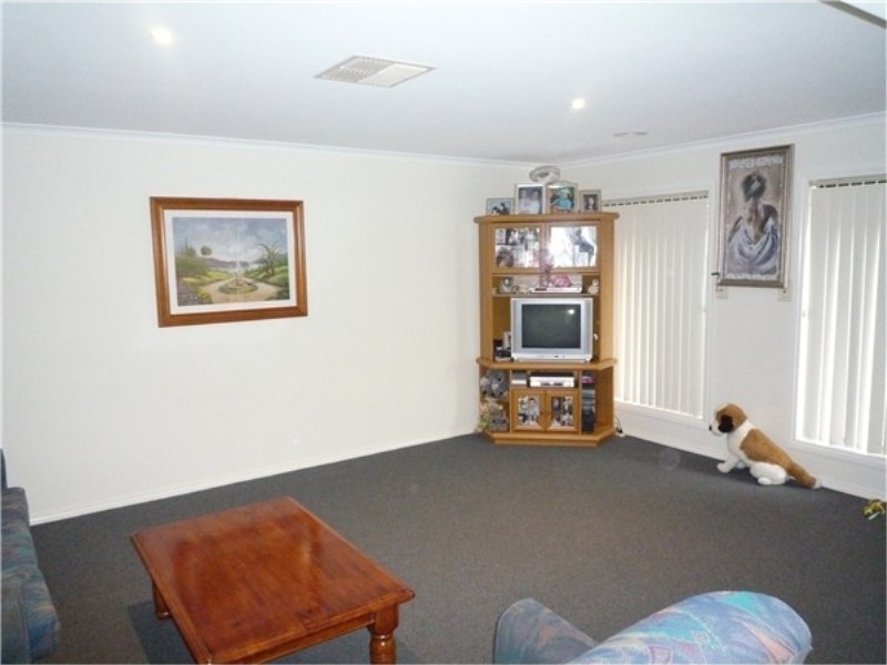 25 Ranfurlie Cct, Melton West VIC 3337