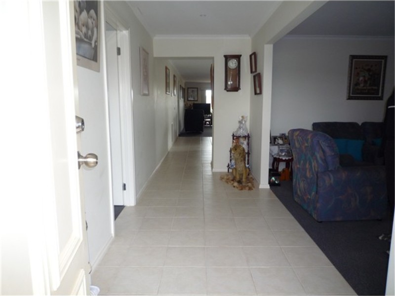 25 Ranfurlie Cct, Melton West VIC 3337
