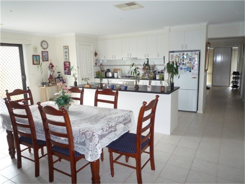 25 Ranfurlie Cct, Melton West VIC 3337