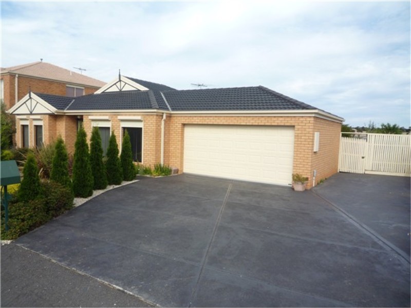25 Ranfurlie Cct, Melton West VIC 3337