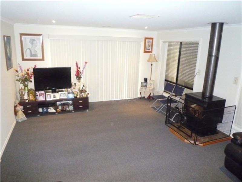 25 Ranfurlie Cct, Melton West VIC 3337