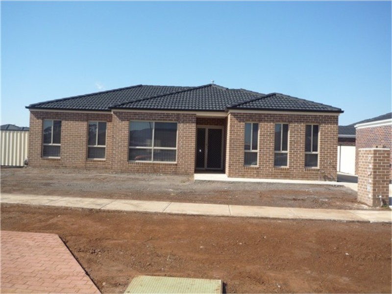 1 / 18 Marlo Dr, Melton West VIC 3337