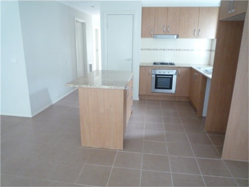 27 Lord Nolan St, Kurunjang VIC 3337