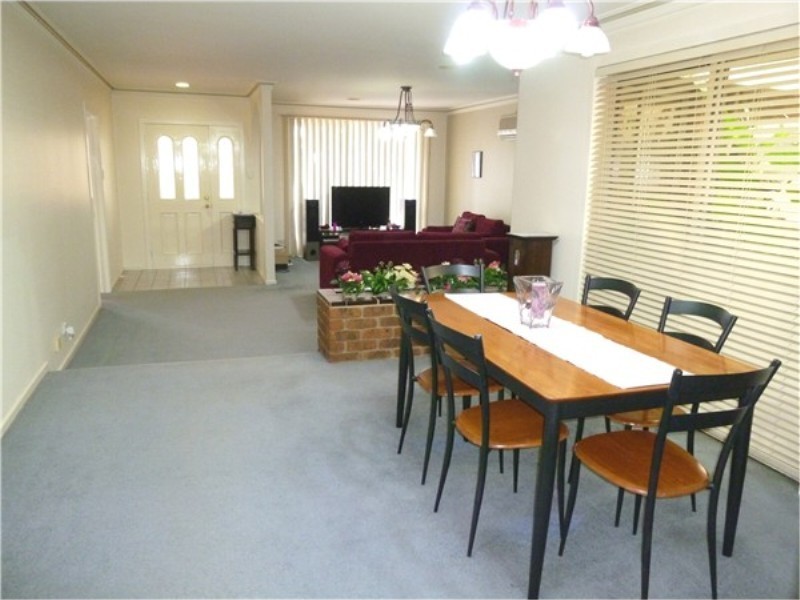 23 Campaspe Cres, Brookfield VIC 3338