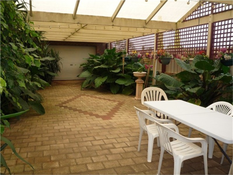 23 Campaspe Cres, Brookfield VIC 3338