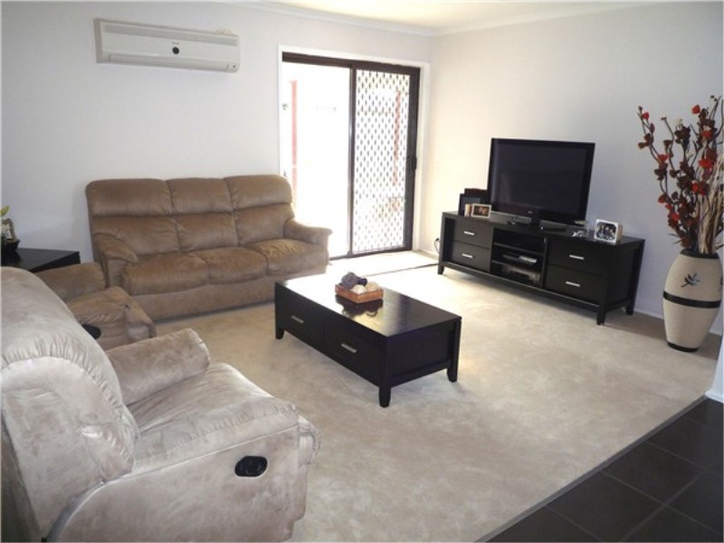 4 Banksia Place, Melton West VIC 3337