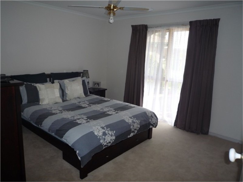 4 Banksia Place, Melton West VIC 3337