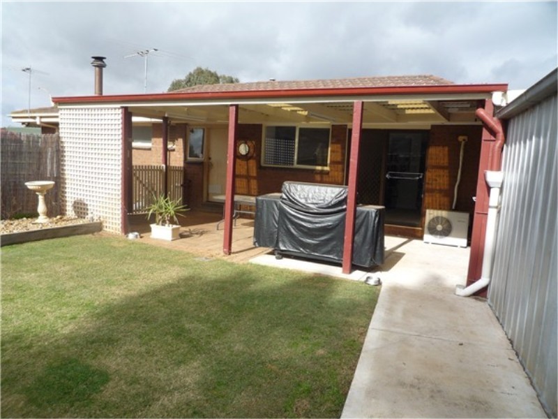 4 Banksia Place, Melton West VIC 3337