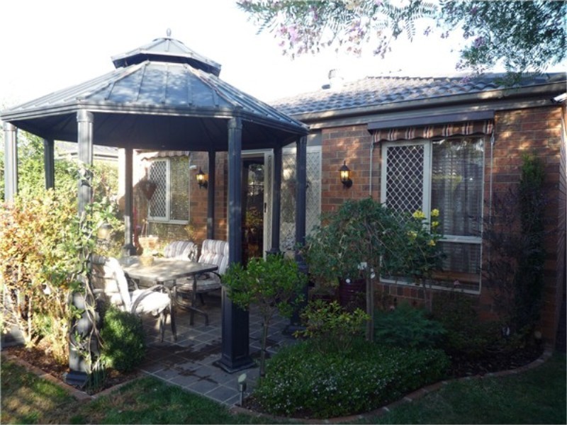 8 Erskine Way, Melton West VIC 3337