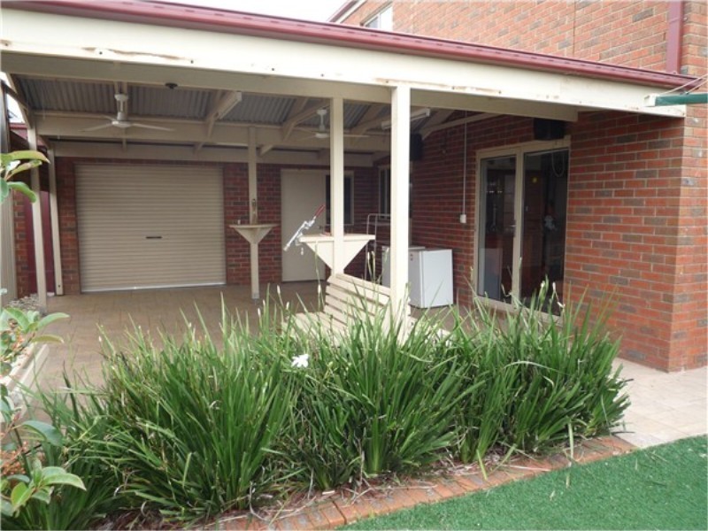 29 Carlyon Place, Melton West VIC 3337