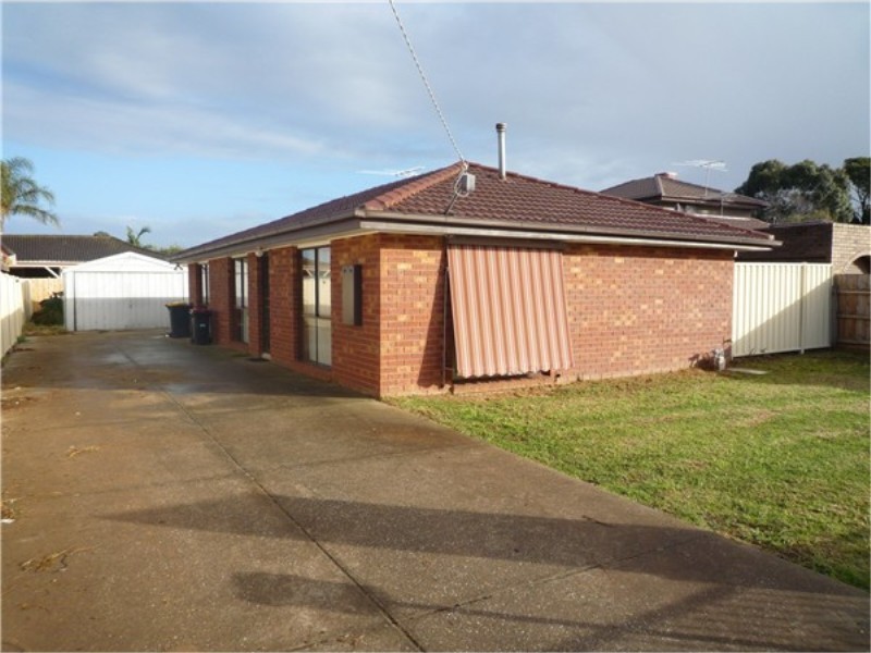 69 Station Road, Melton South VIC 3338