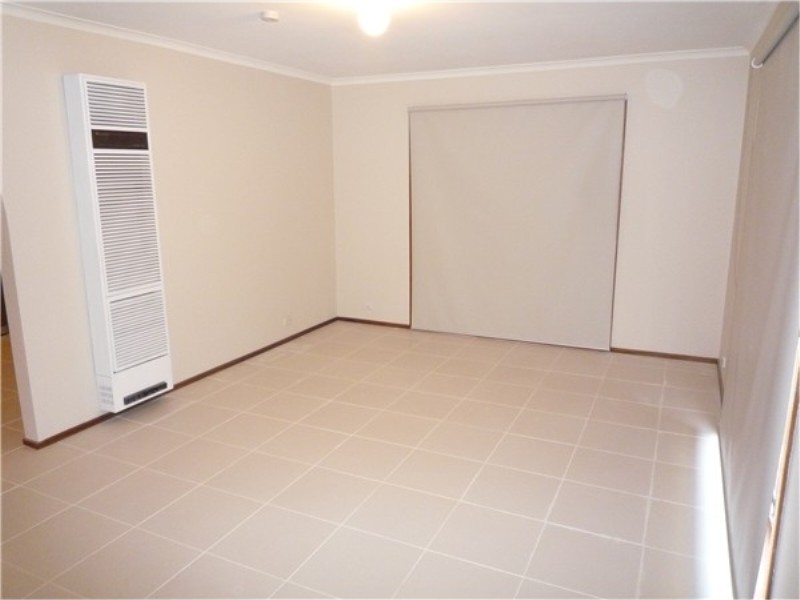 69 Station Road, Melton South VIC 3338