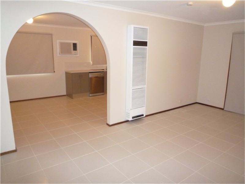 69 Station Road, Melton South VIC 3338