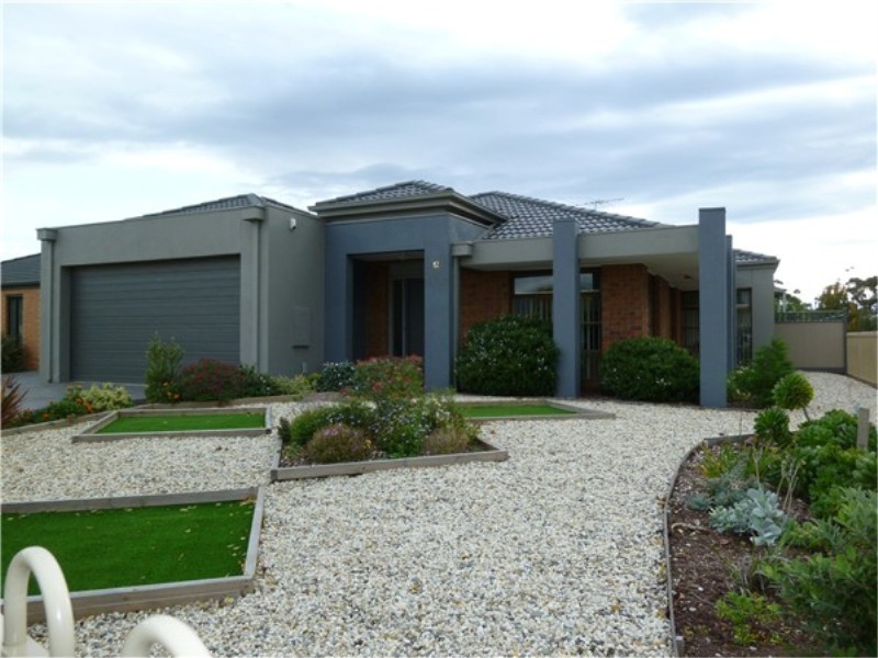 12 Sherwood Place, Melton West VIC 3337