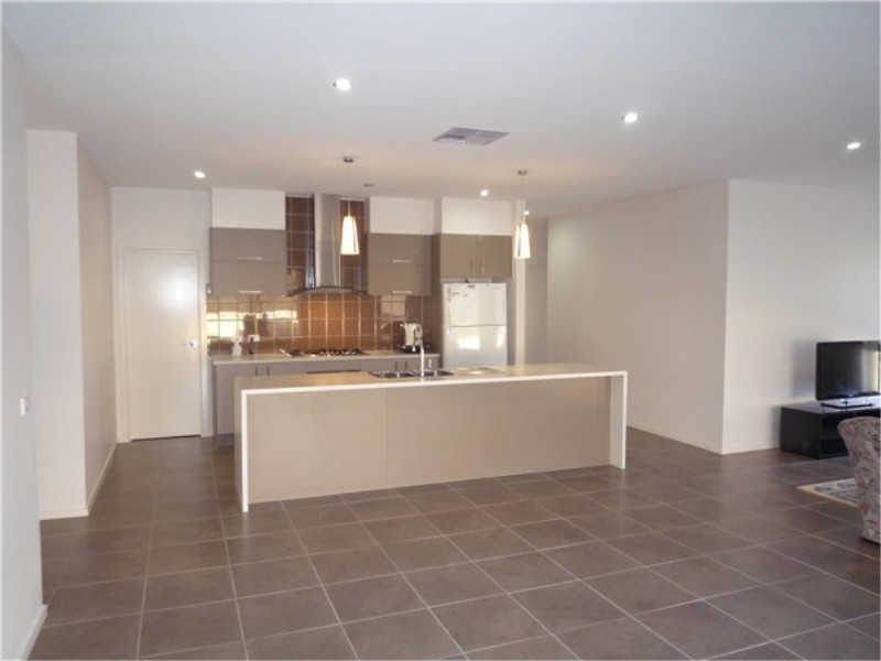 17 Longtree Drive, Melton West VIC 3337