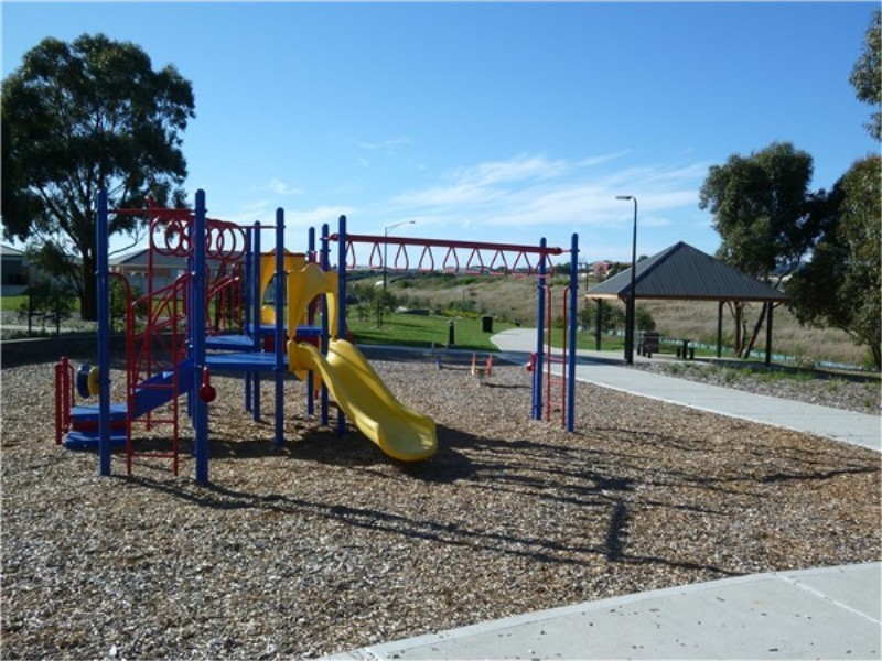27 Riparian Way, Brookfield VIC 3338