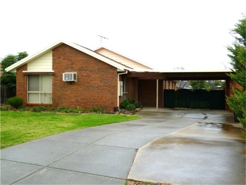 13 Prior Court, Brookfield VIC 3338