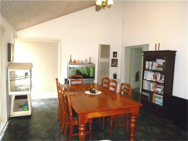 13 Prior Court, Brookfield VIC 3338