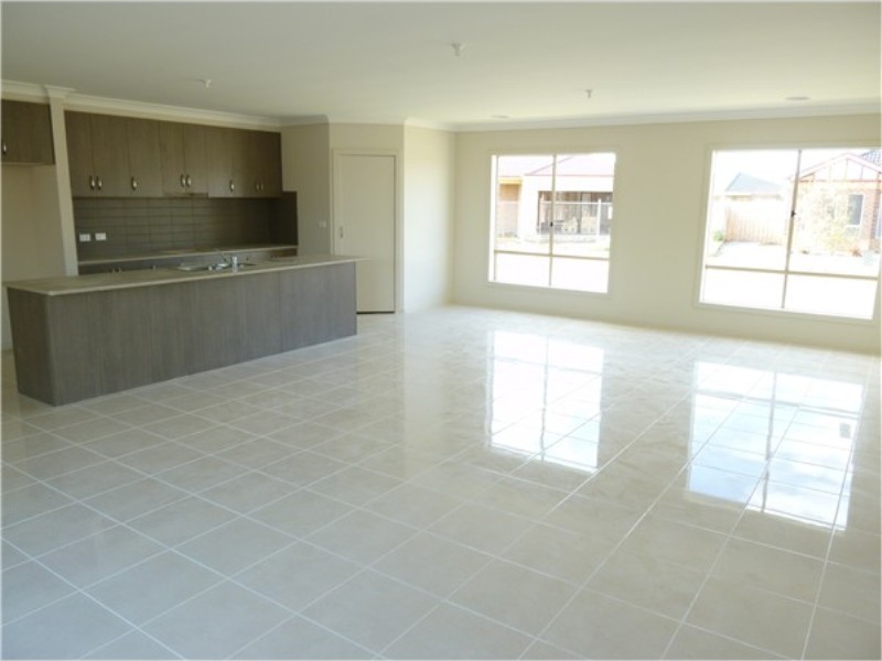 27 Longtree Drive, Melton West VIC 3337