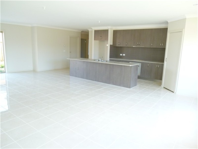 27 Longtree Drive, Melton West VIC 3337