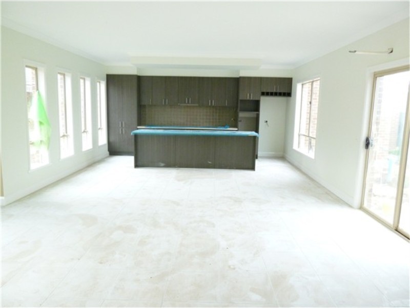 2 / 68 McBurnie Drive, Melton VIC 3337