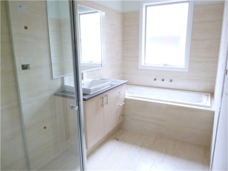 2 / 68 McBurnie Drive, Melton VIC 3337