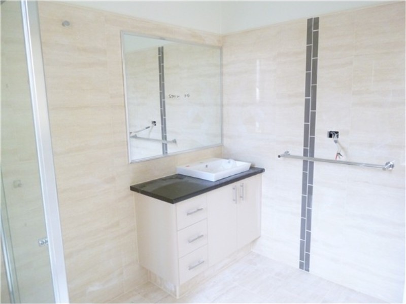 2 / 68 McBurnie Drive, Melton VIC 3337