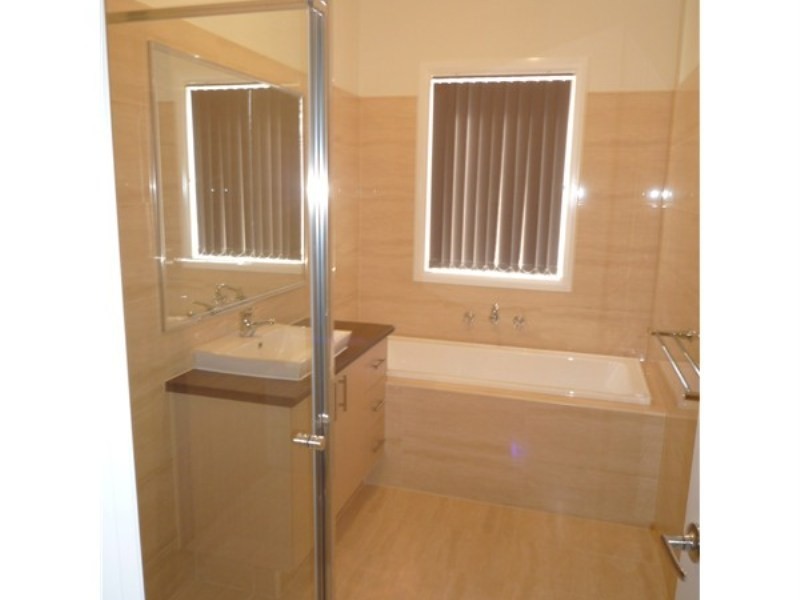 1 / 68 McBurnie Drive, Melton VIC 3337