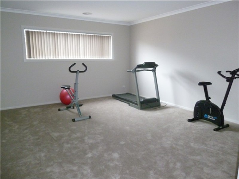 25 Desert Gum Way, Brookfield VIC 3338