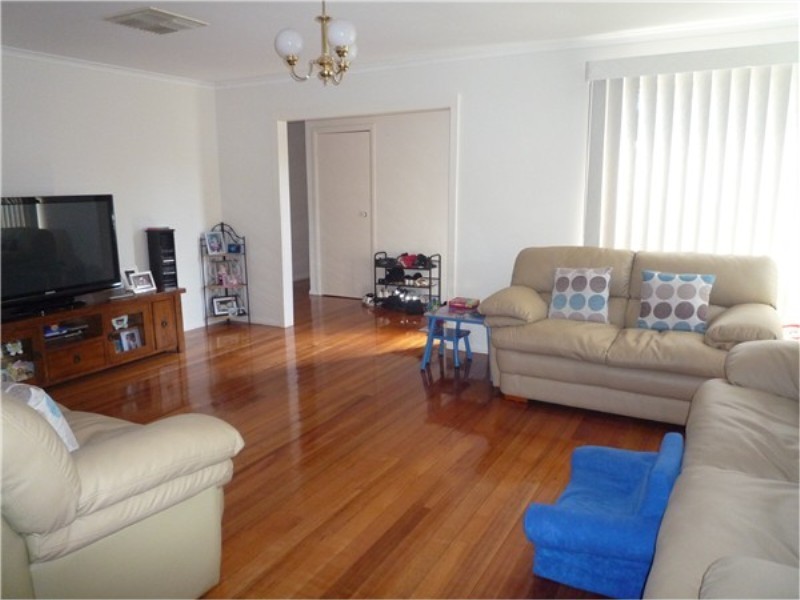 29 Bernard Drive, Melton South VIC 3338