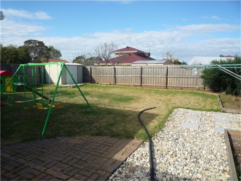 29 Bernard Drive, Melton South VIC 3338