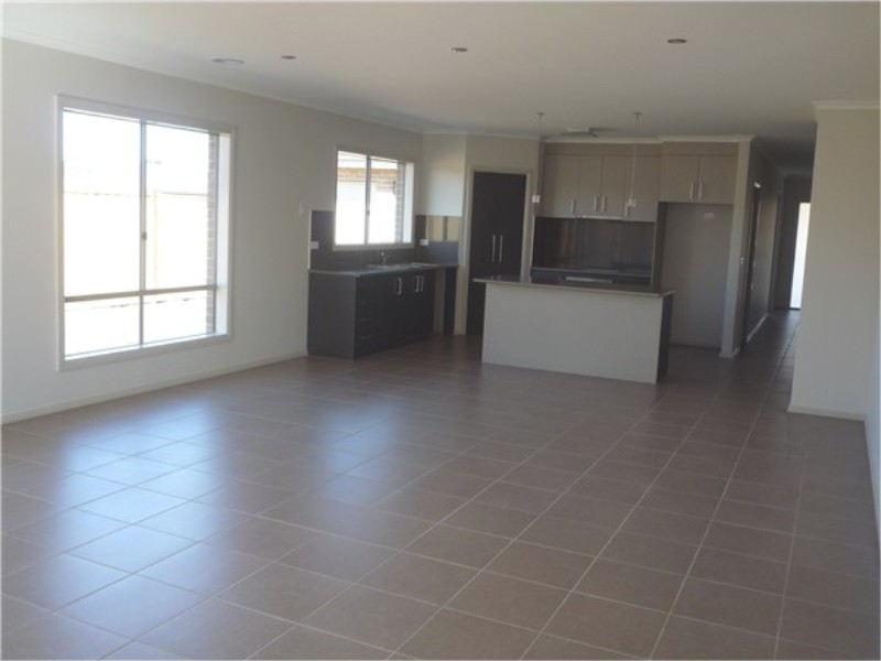 18 Turpentine Road, Brookfield VIC 3338