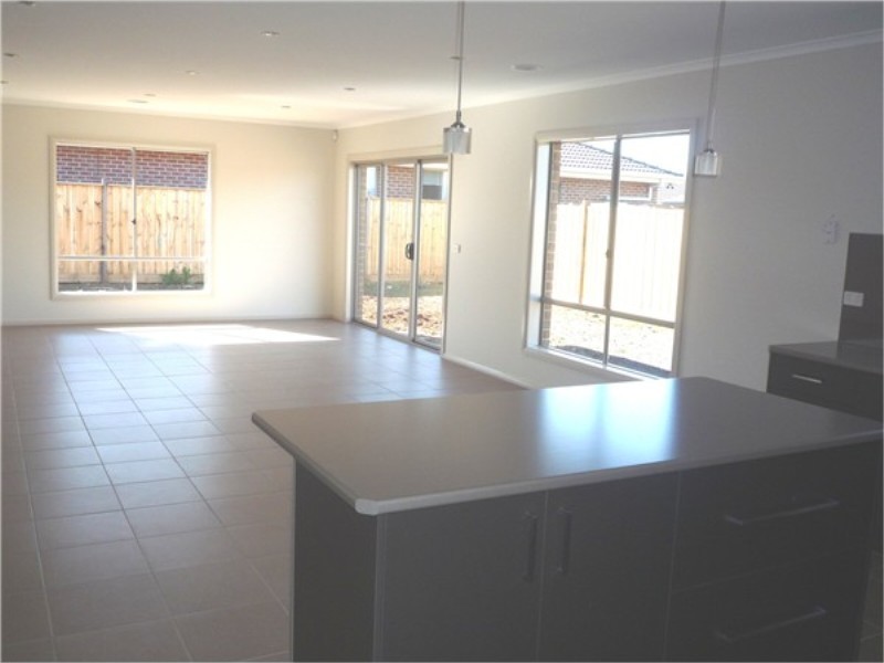 18 Turpentine Road, Brookfield VIC 3338