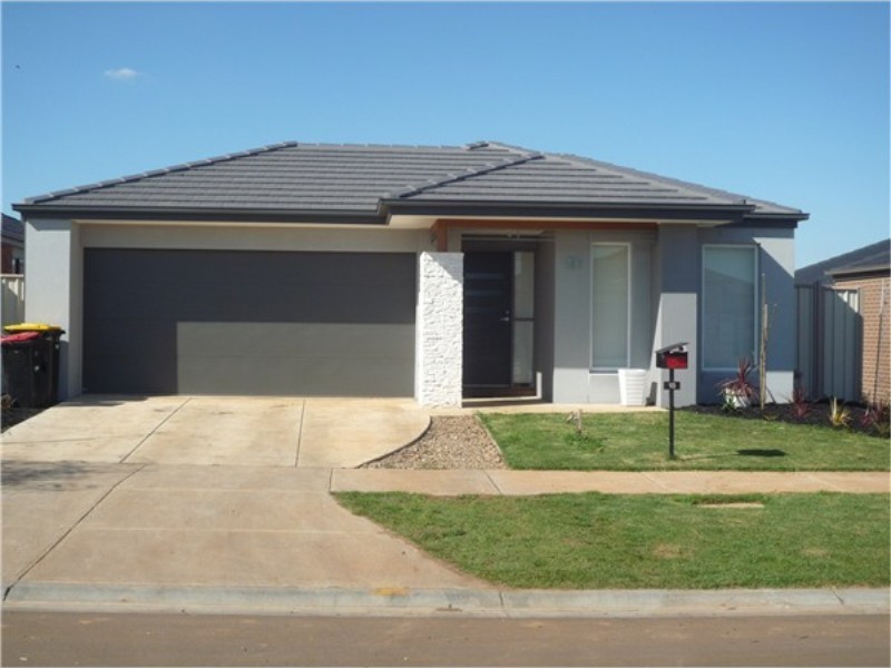 18 Clare Street, Melton VIC 3337