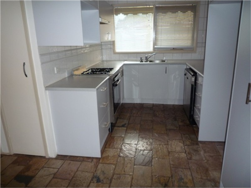 11 Lincoln Way, Melton West VIC 3337