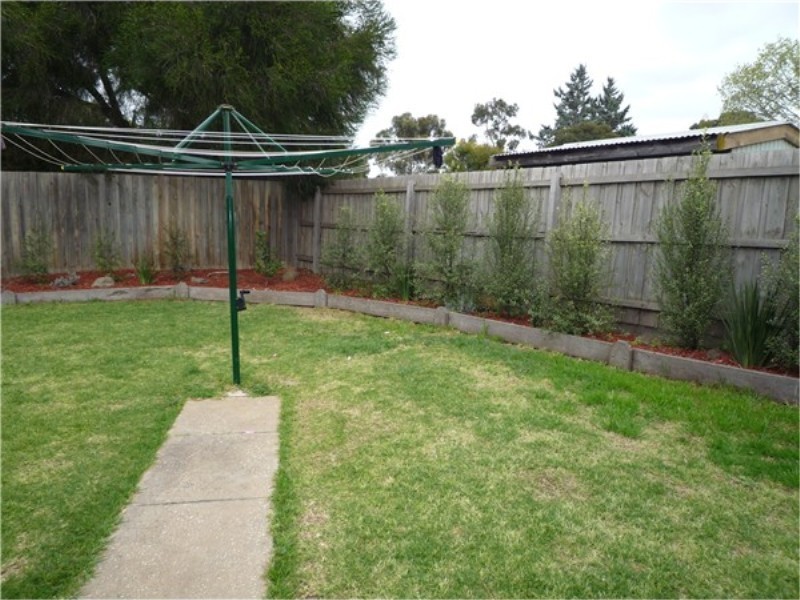 11 Lincoln Way, Melton West VIC 3337