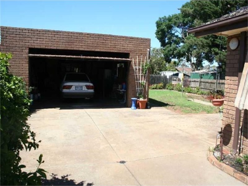 25 Oldershaw Road, Melton VIC 3337