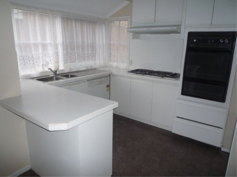 11 Coventry Place, Melton South VIC 3338