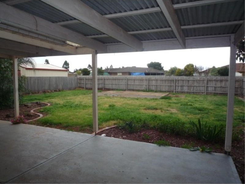 11 Coventry Place, Melton South VIC 3338